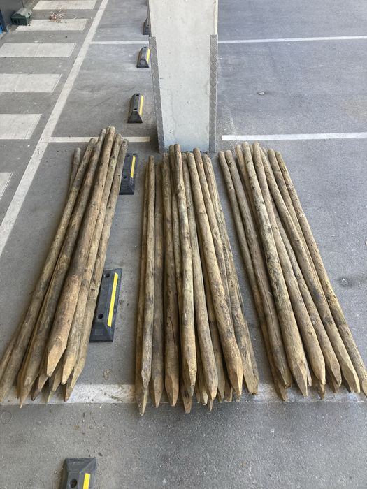 Estacas de madeira tratada