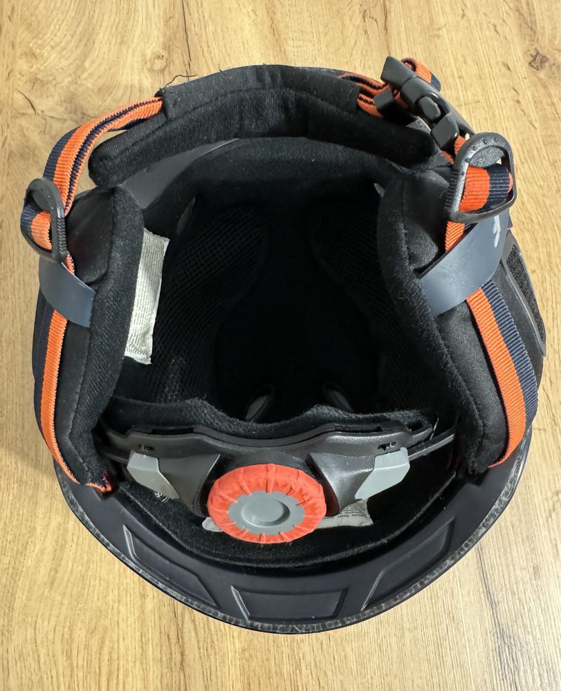 Kask narciarski 4F (M 57-58) + gogle