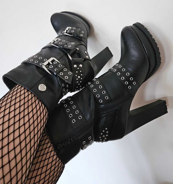 Botki Guess model Rindy platforma obcas skóra naturalna