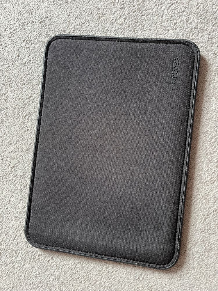 Incase Tensaerlite grafitowe etui pokrowiec na laptop MacBook 11’’
