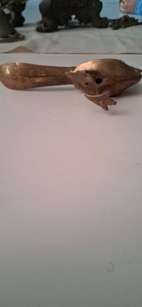 Mosiężna figurka pawia