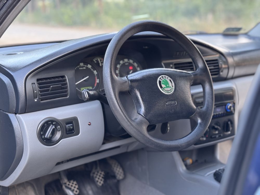 Skoda Octavia Tour 1.6 Газ/Бензин 2003 ЕВРОБЛЯХА НЕРОЗМИТНЕННА в.Укр.