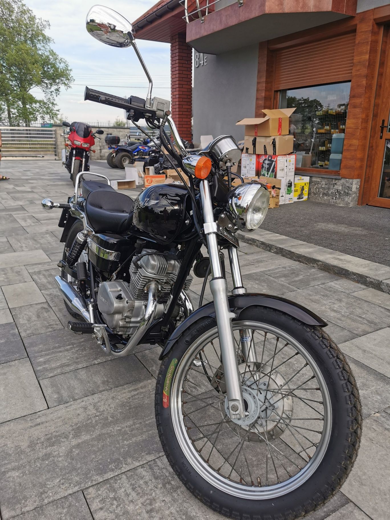 Honda Rebel 125 Raty, Transport