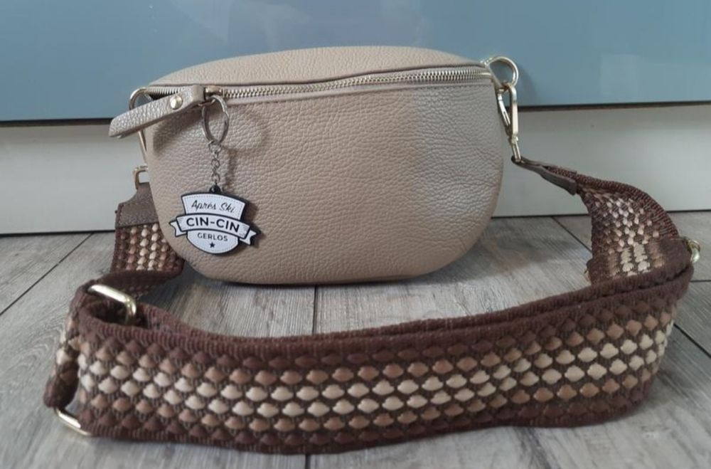 Сумка- бананка, кожанная.