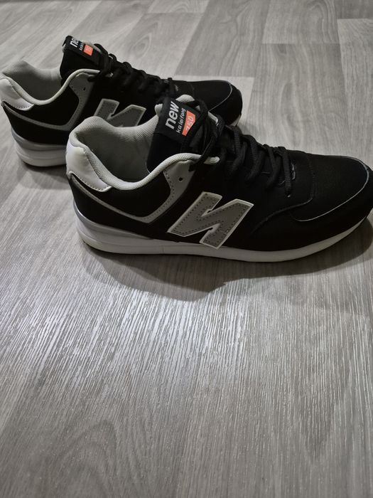 Кросівки чоловічі