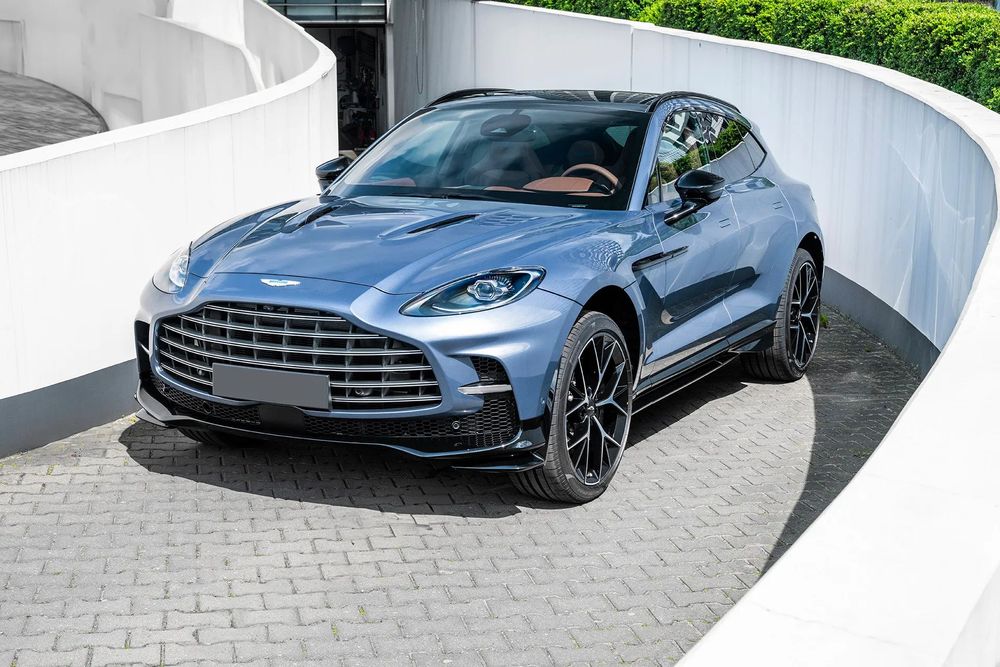 Aston Martin DBX707 Aston Martin DBX707 3,3 sek. 0-100 km/h