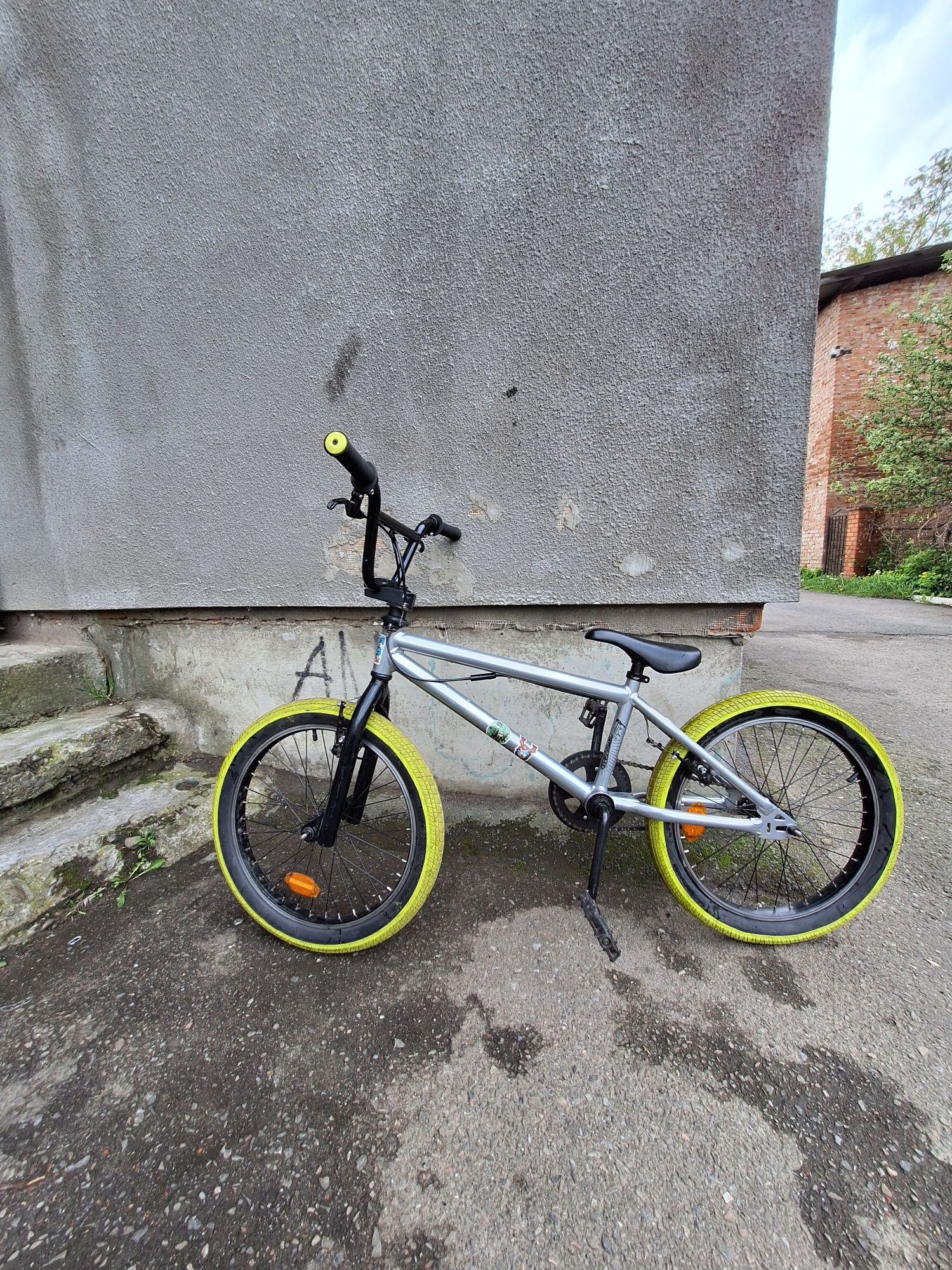 Продається B TWIN BMX 520 в гарному стані