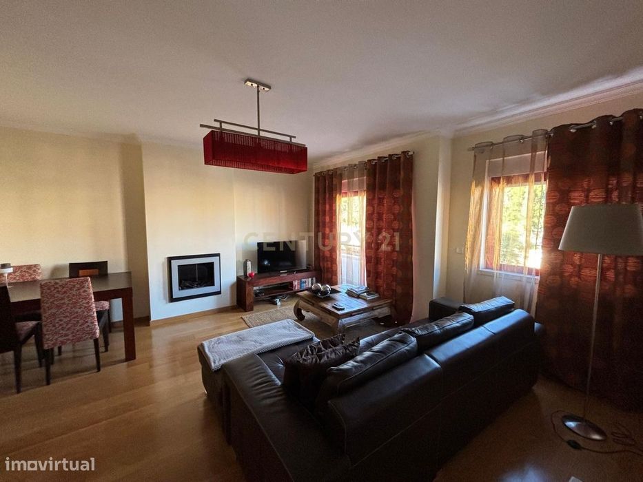 Apartamento mobilado para arrendamento nas Janelas do Parque com cozin