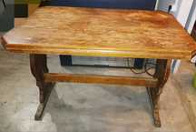 Mesa em madeira usada