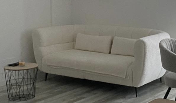 Sofá de três lugares branco