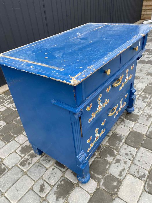 Bardzo stara drewniana komoda 4 szufladowa.