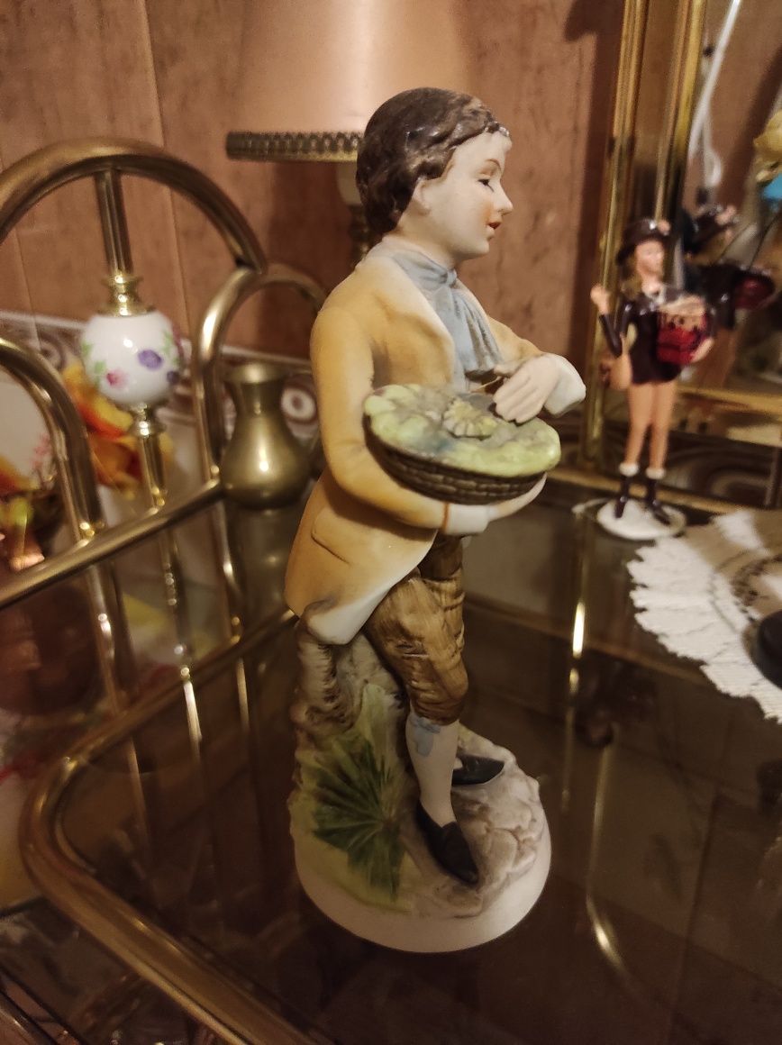 Piękna figurka porcelanowa zabytkowa