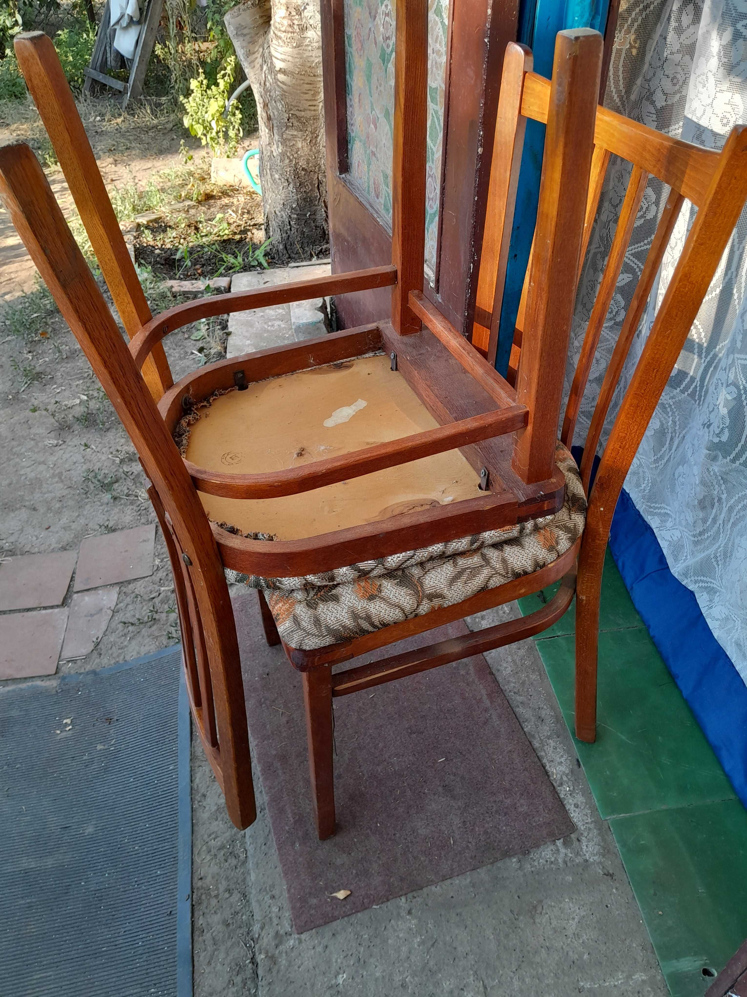 Продам два стула