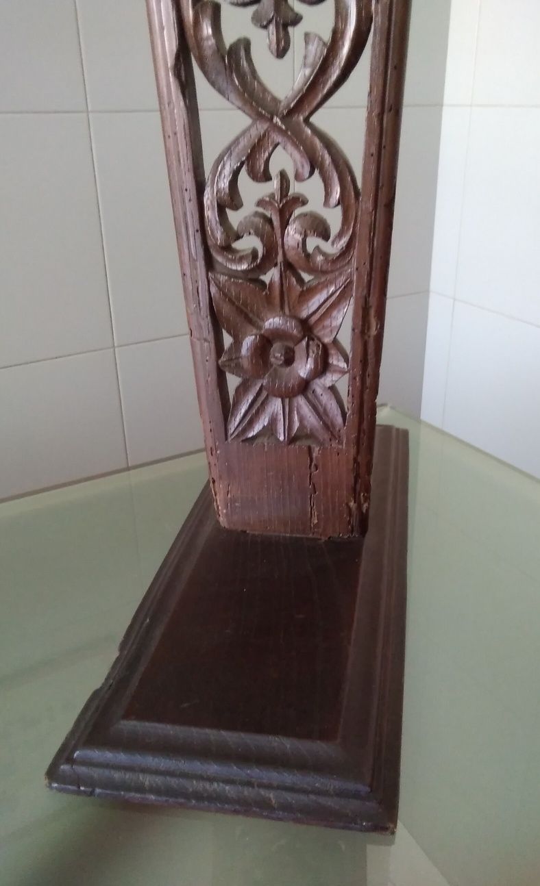 Espedaladouro. Com monograma .