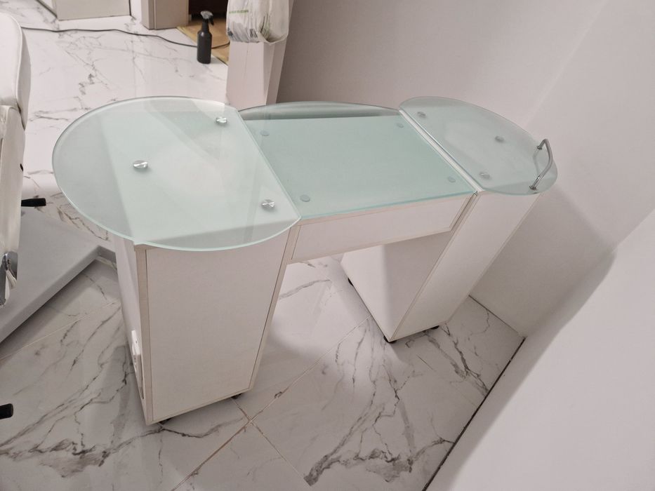 Biurko kosmetyczne do manicure