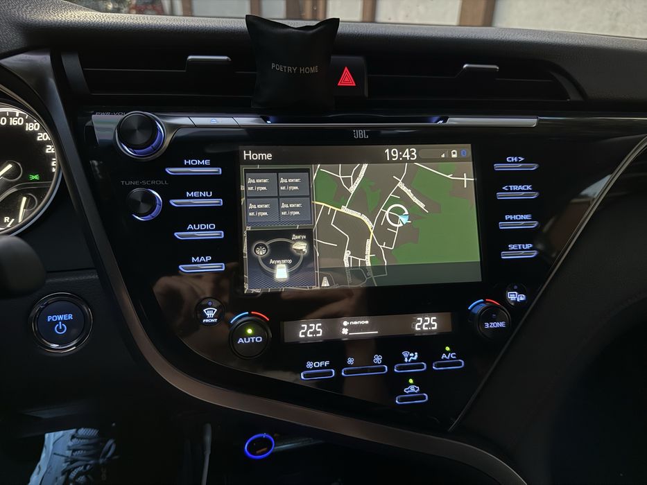 Оренда преміум авто -Toyota Camry 70 Hybrid