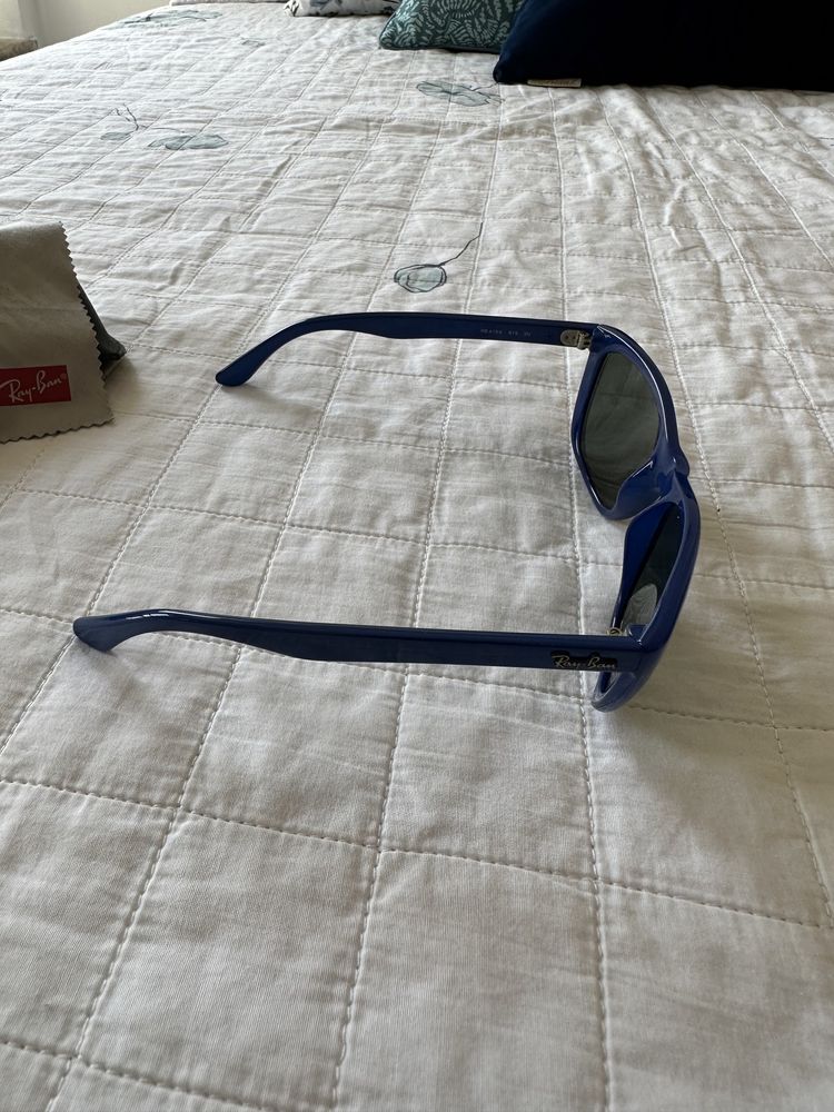 Ray Ban modelo RB4154 polarizado com caixa como novo