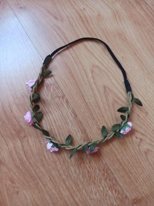 Opaska na włosy z kwiatkami na gumce