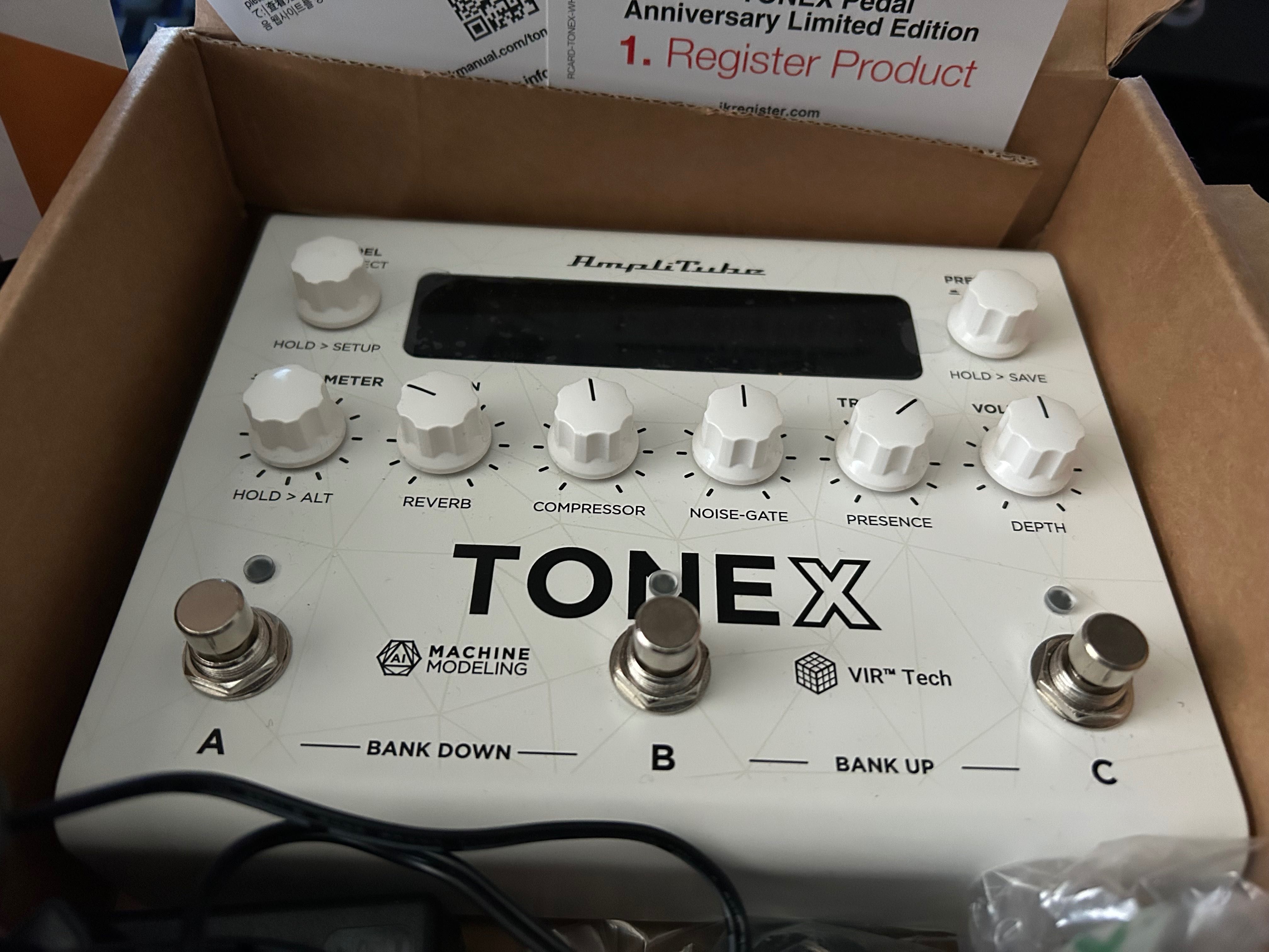 ToneX Pedal Anniversary biały jak nowy