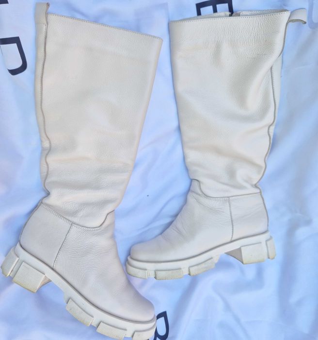 Преміальні жіночі чоботи труби зі шкіри молочного кольору