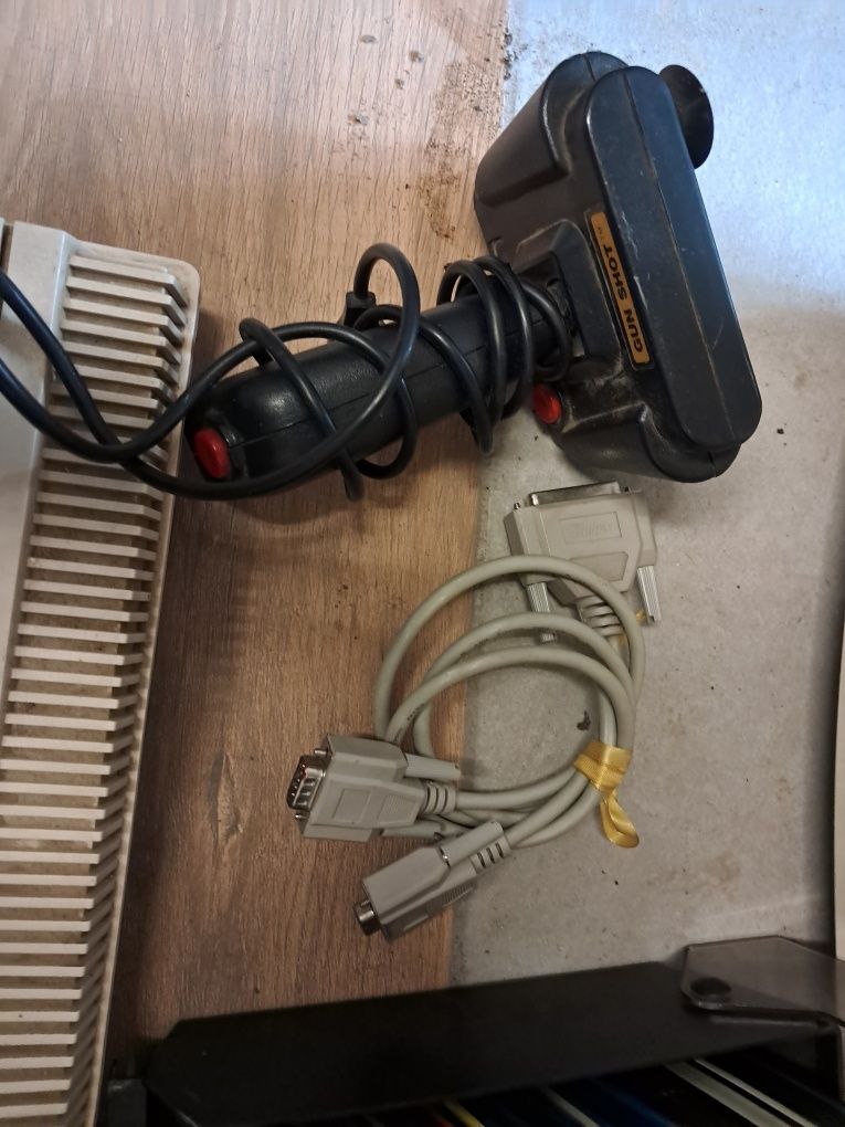 Commodore Amiga 500 monitor + gry i joystick
