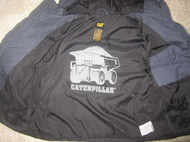 зимняя куртка фирмы CAT