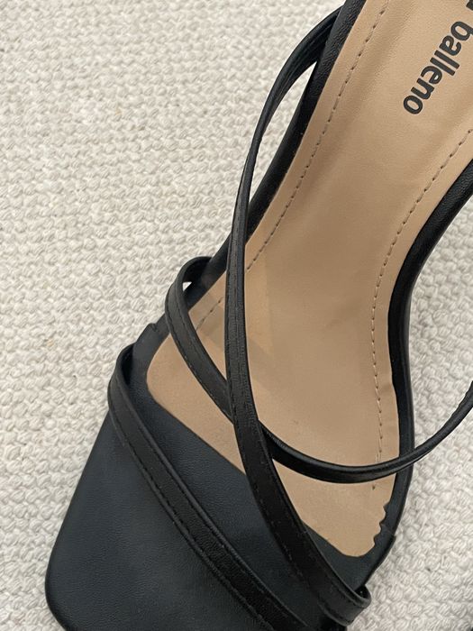 Sandalia Preta 37 - elegantes