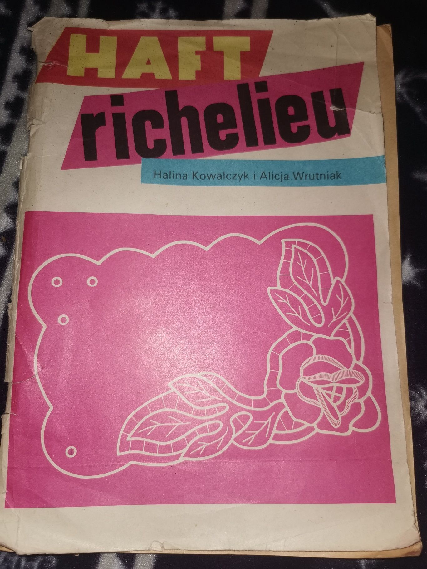 Haft Richelieu książeczka że wzorami