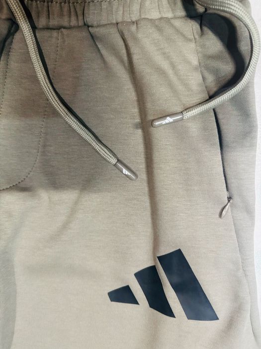 Костюм Adidas.