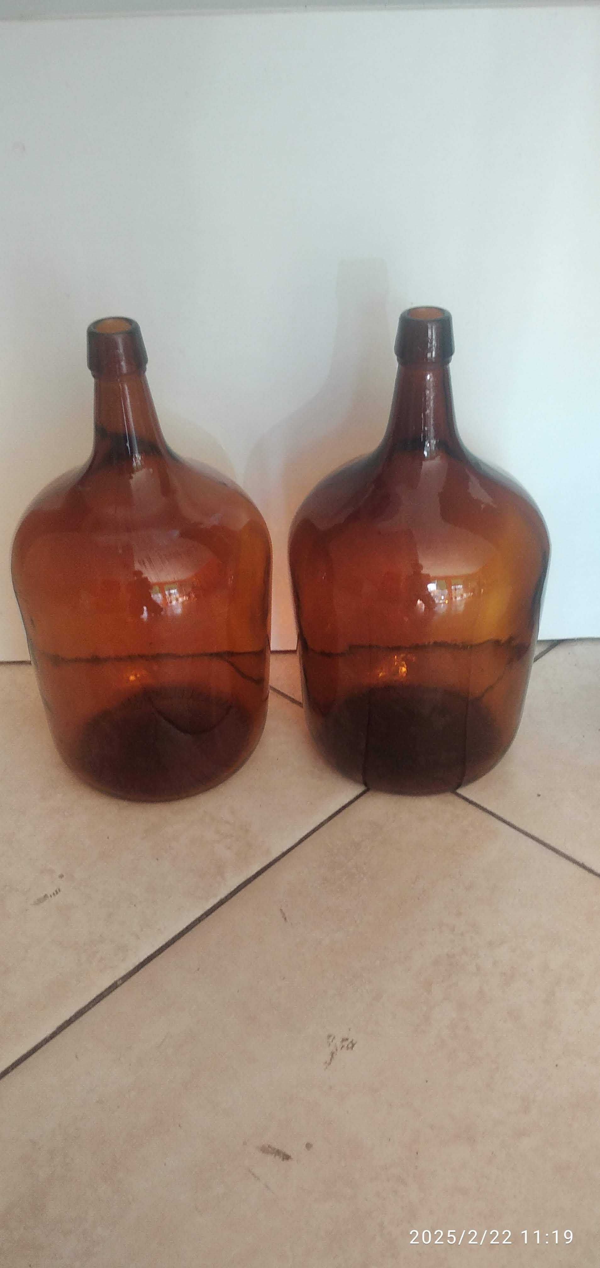 Garrafões de vidro castanho para decoração
