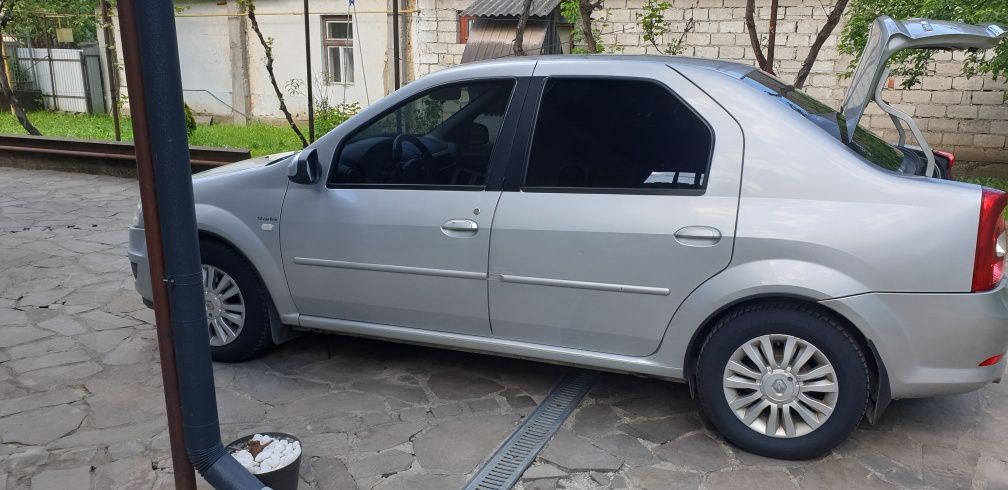 Renault logan silver line