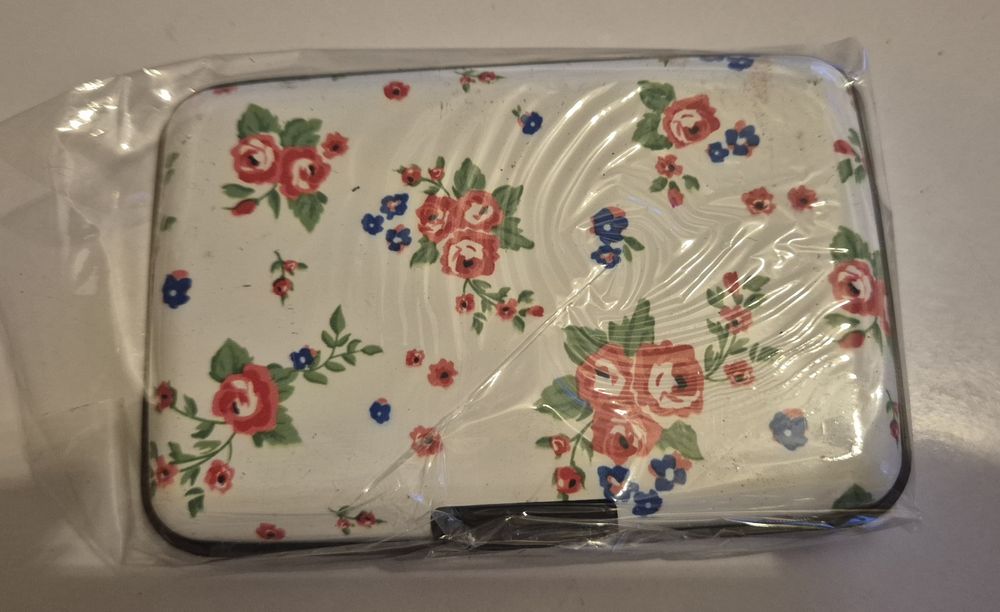 Etui na karty płatnicze kwiatki