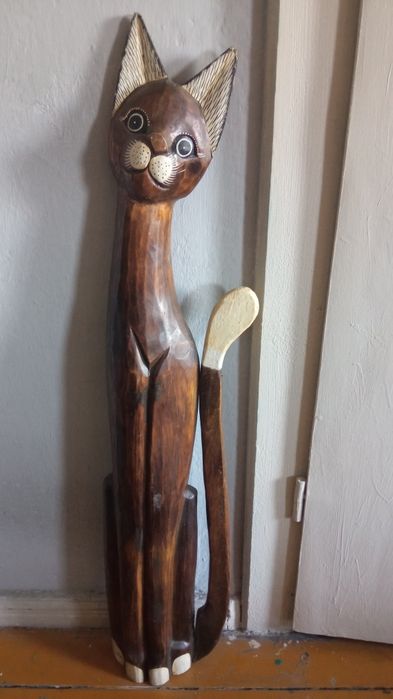 Drewniana figurka kota