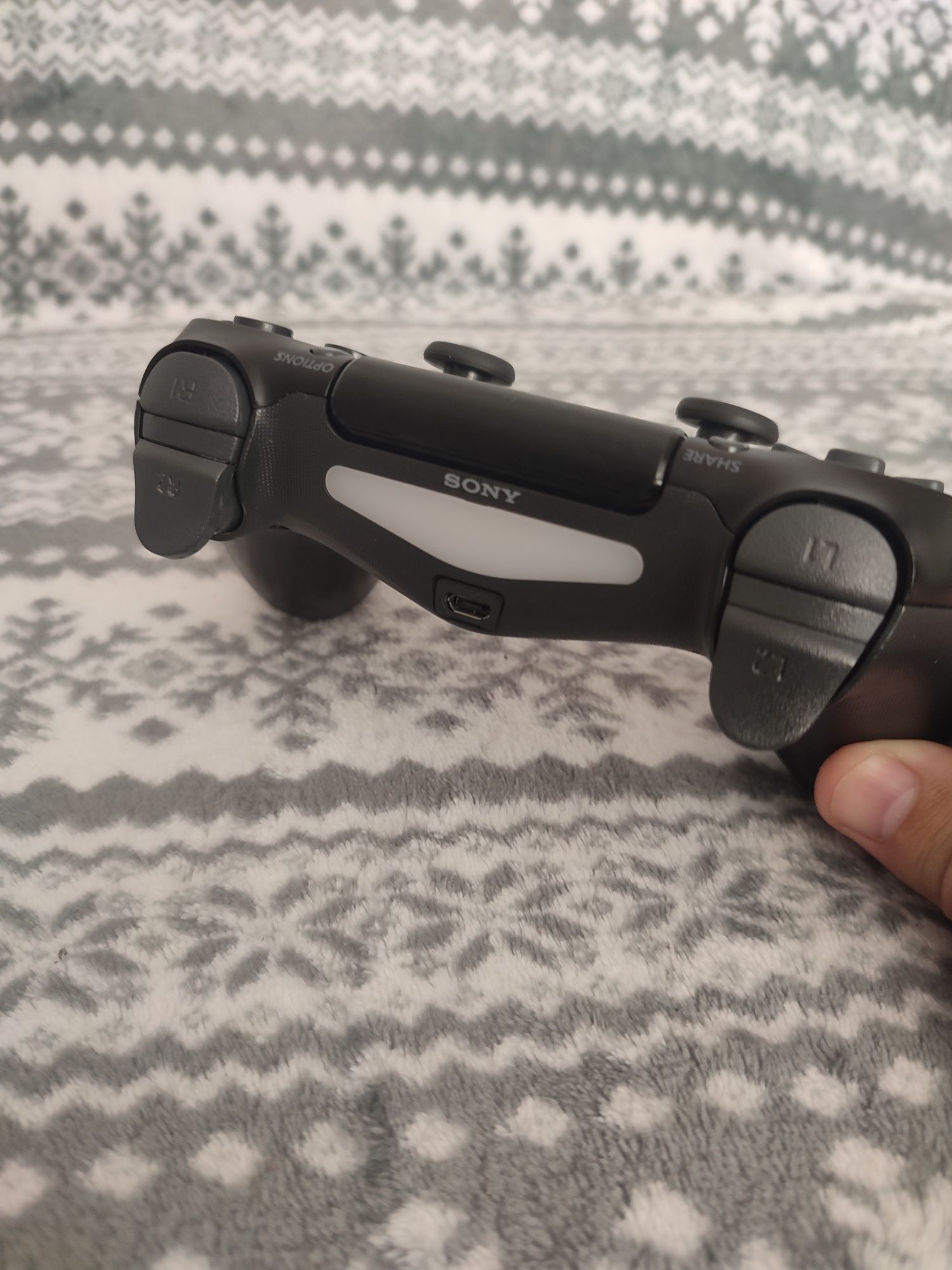 оригінальні геймпади DualShock 4