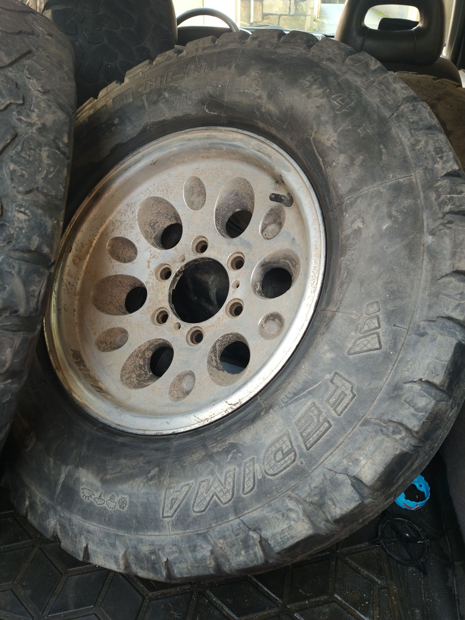 Pneus e Jantes R15 6x139,7