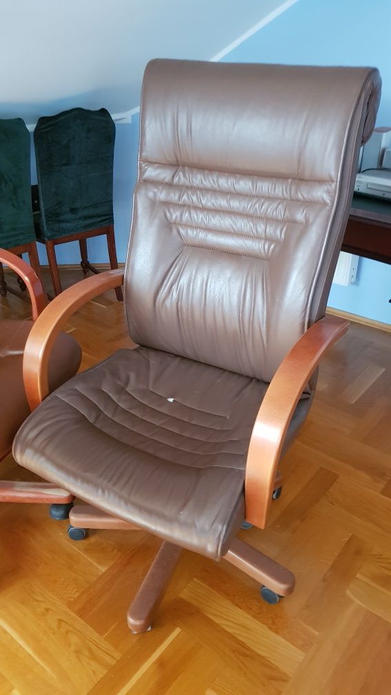 Fotel biurowy skórzany brązowy