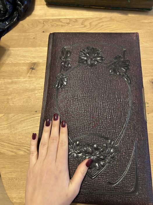 Skorzany album na fotografie tekturkowe kartonikowe XIX wiek duzy
