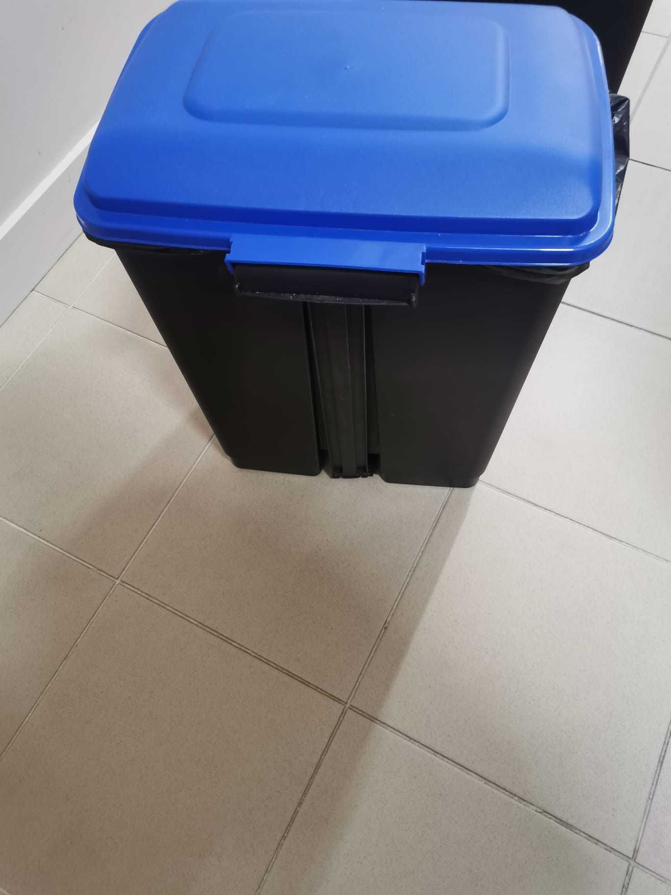 2 baldes de lixo de reciclagem amarelo e azul