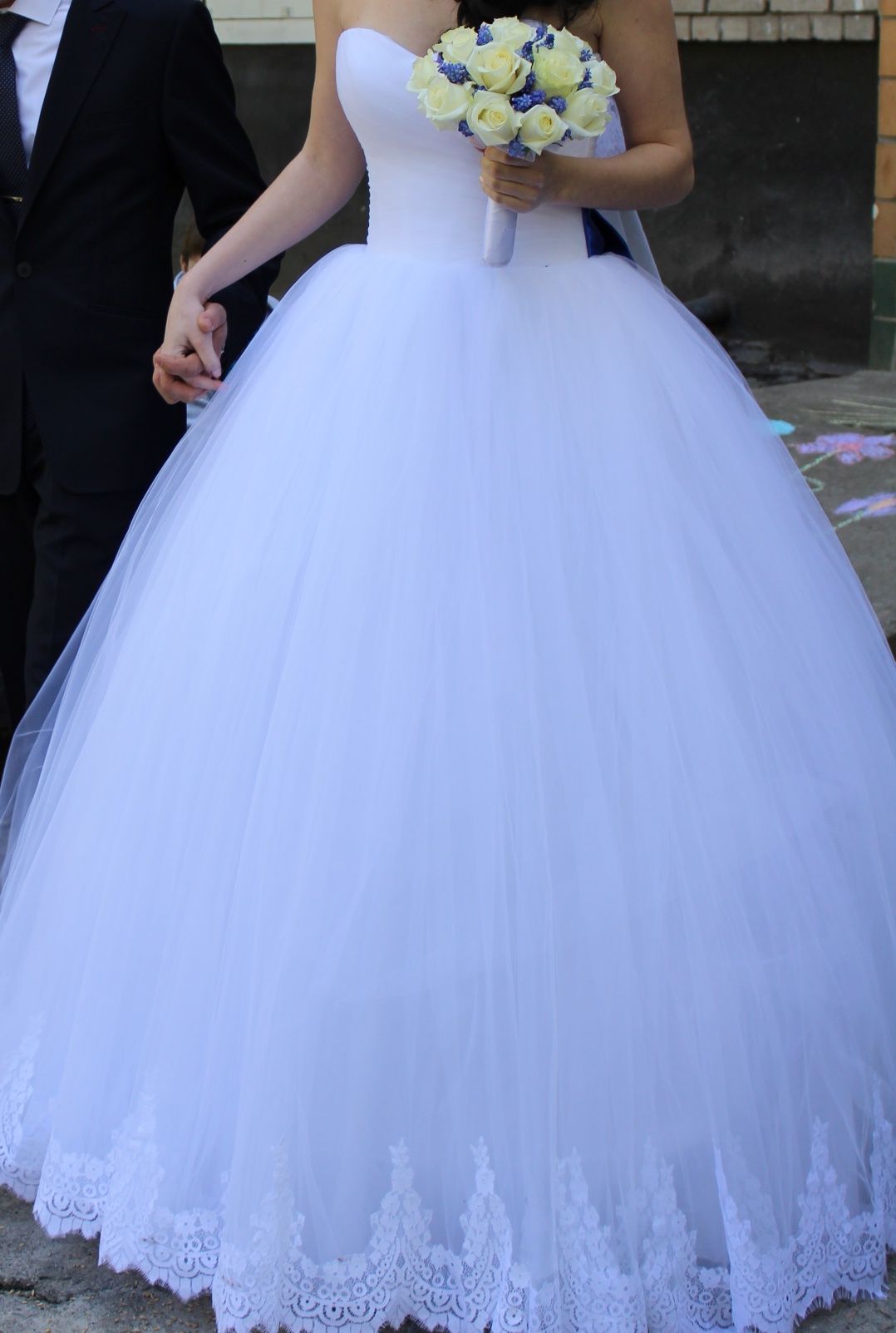 Свадебное платье после химчистки с фатой, кольцами, в чехле