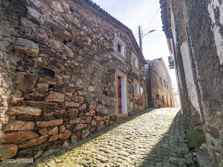 Casa em pedra completamente recuperada