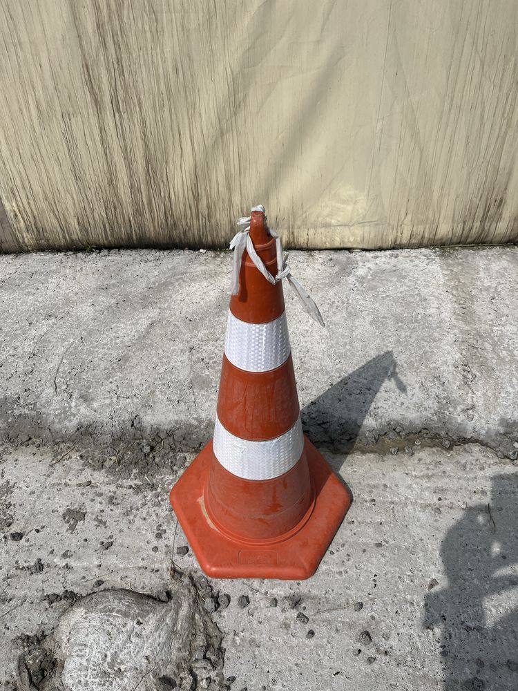 Pachołek drogowy h75cm