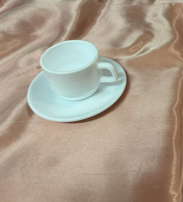 Chavenas de café com pires