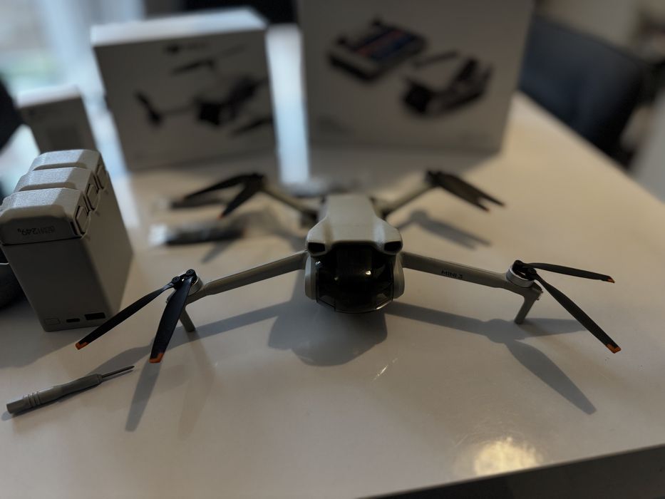 DJI Mini 3 Fly More Combo +DJI RC Dron– bardzo dobry stan