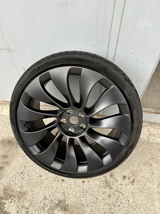 Диски шини Tesla model Y performance