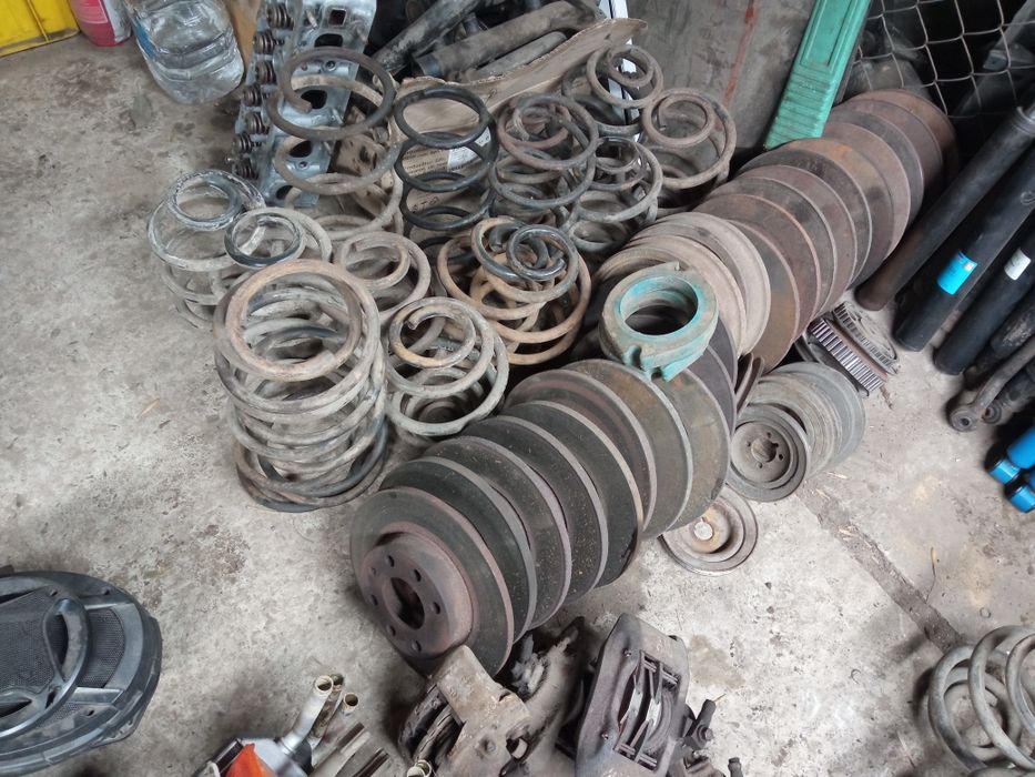 Пружини амортизатори Опель Вектра А Кадет Астра Ф Аскона Корса