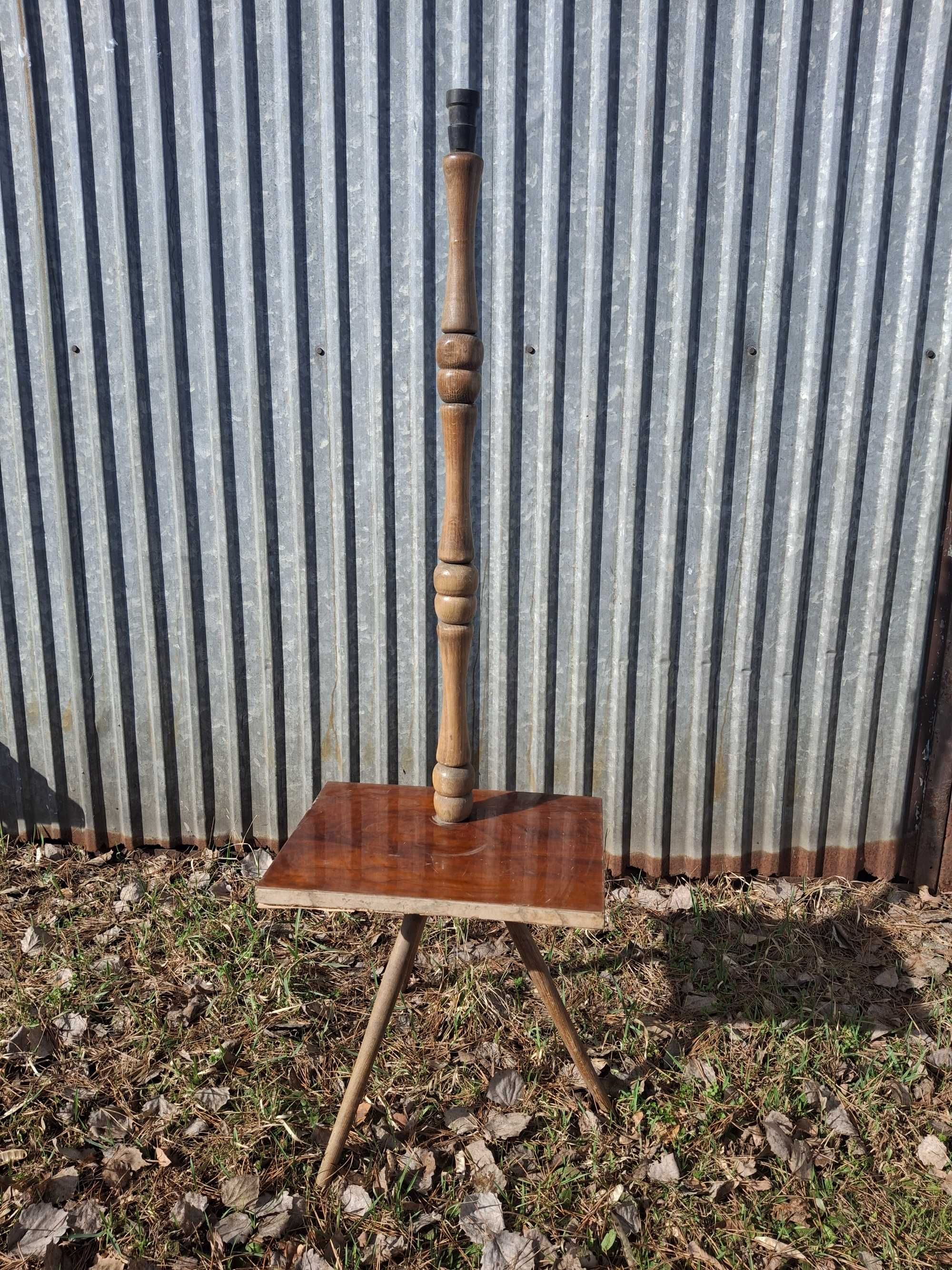 Lampa stojącą z okres PRL