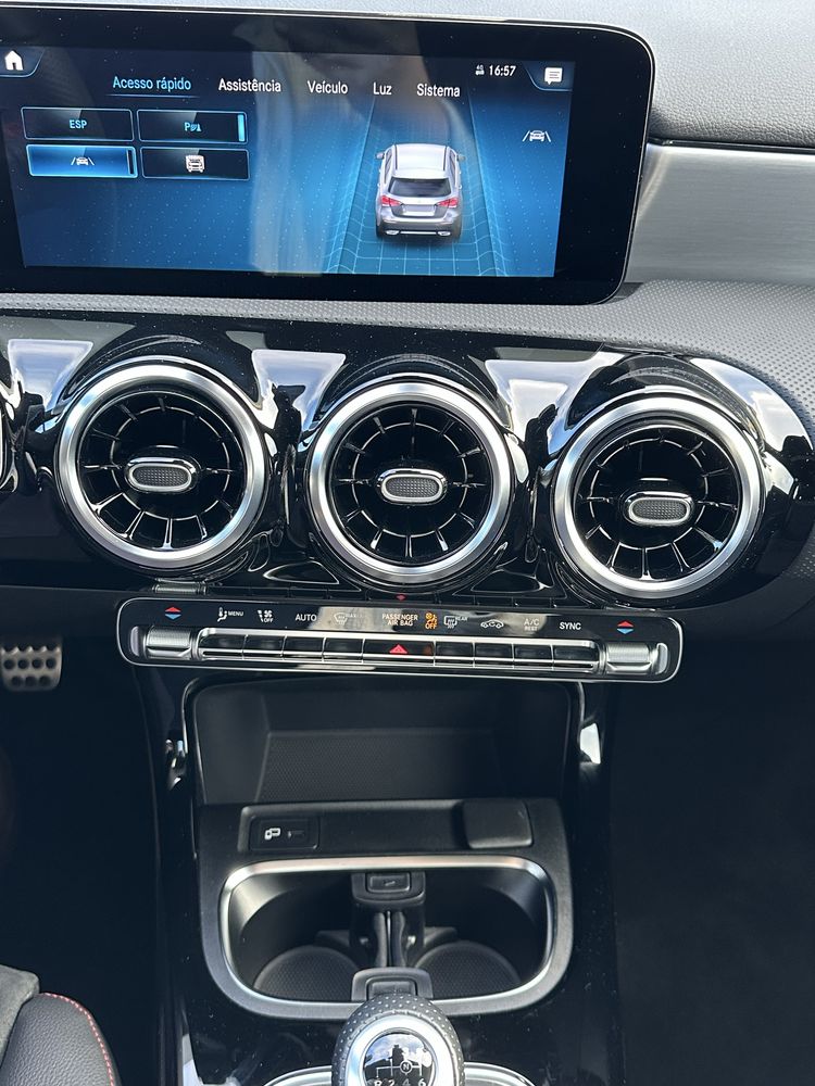 Mercedes-Benz A180d APENAS 9380km semi-novo