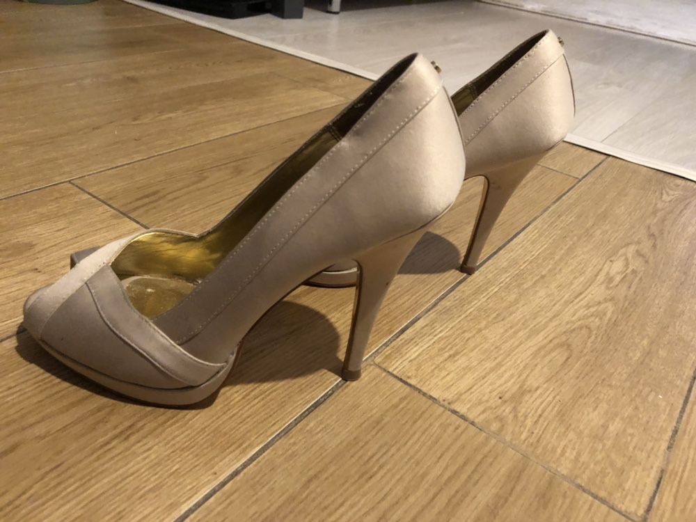 Nowe szpilki TED Baker beżowe- r. 38