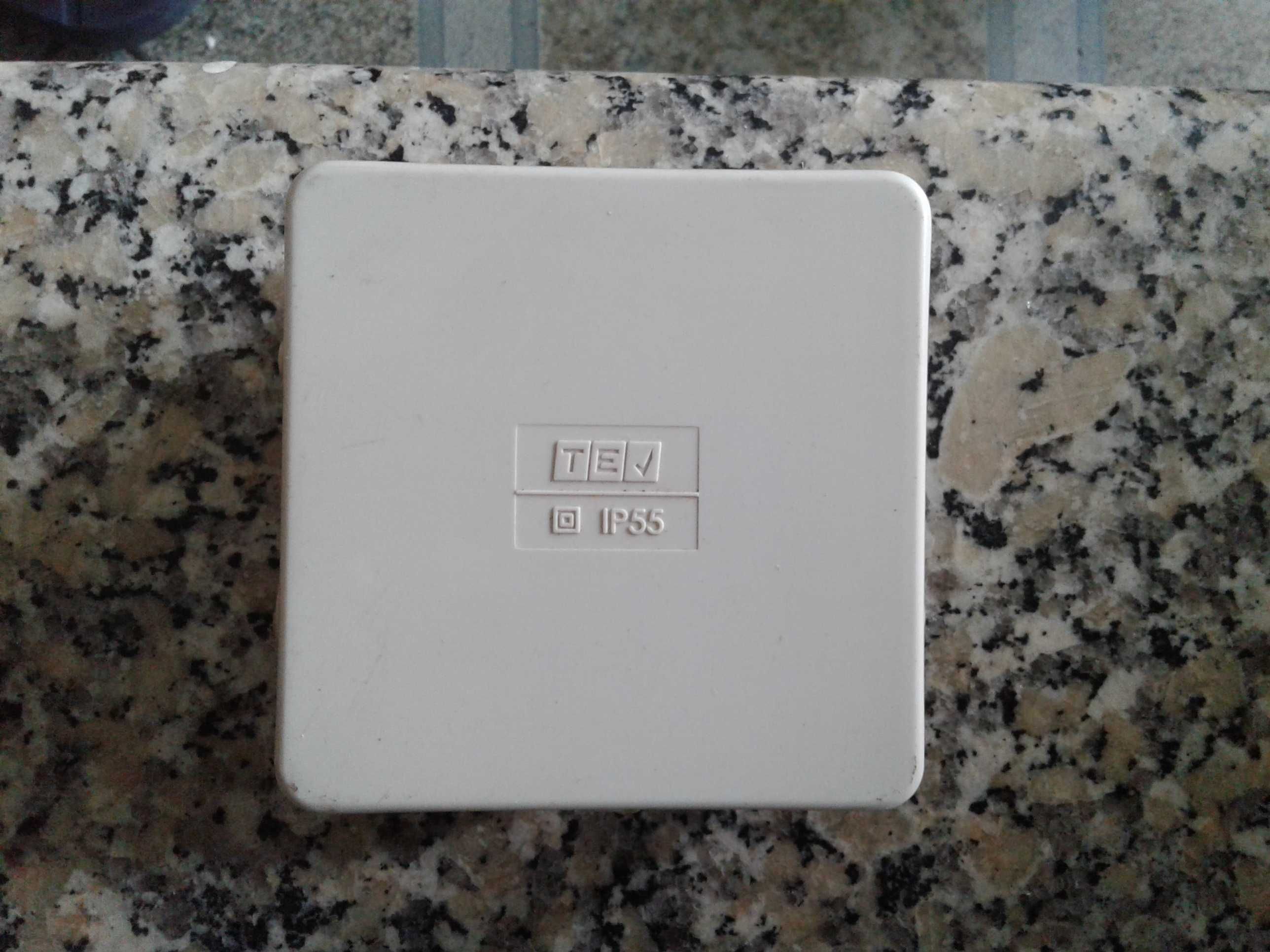 Caixa de derivação saliente flexível quadrada, NOVA!