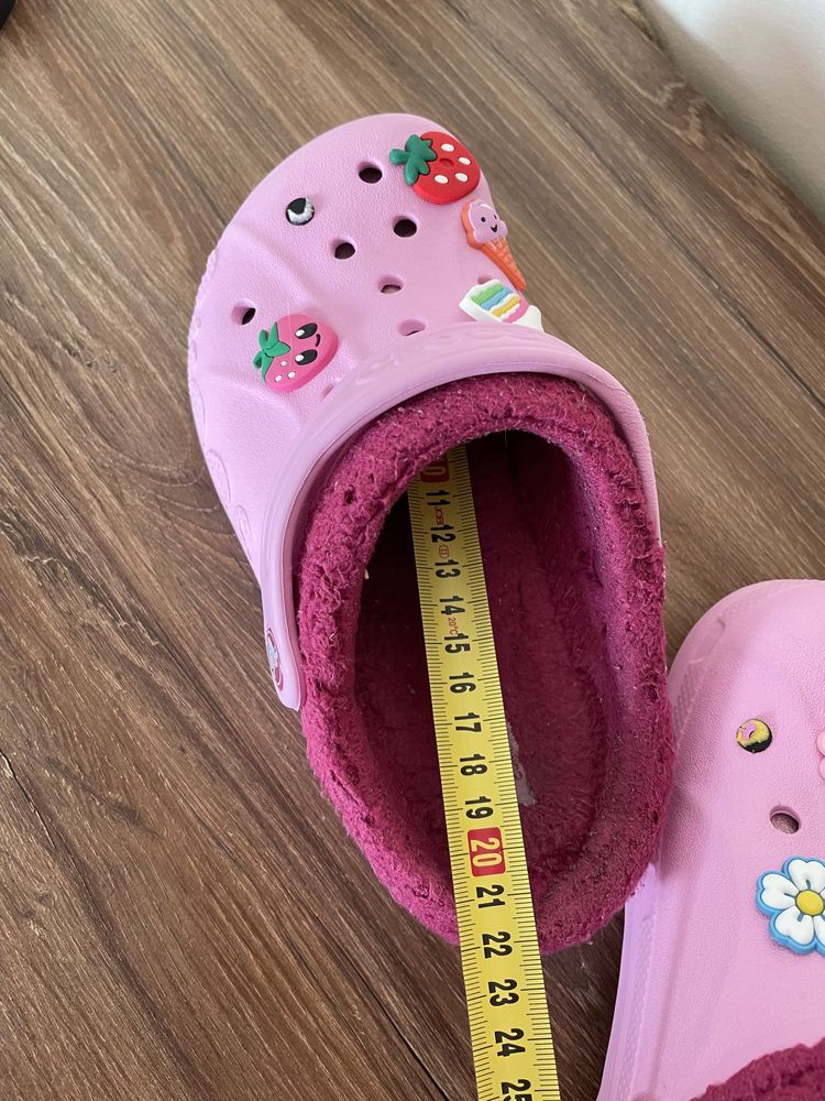 Klapki dziecięce różowe Crocs ocieplane rozmiar 33-34